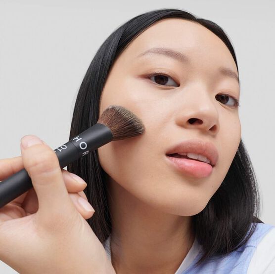 NEWCLASSIC BRUSH VEGAN-24-01 FOUNDATION